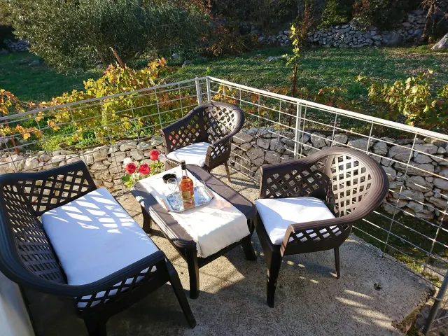 BookNoFees: Casa de piedra reformada para unas vacaciones tranquilas en el campo – Vučevica, Klis, Split