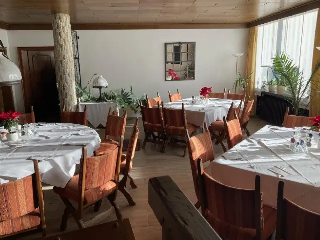 BookNoFees: Restaurante – Königshof – Erwitte – Corte real, foto 2
