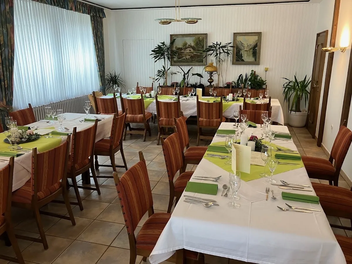 BookNoFees: Restaurante – Königshof – Erwitte – Corte real, foto 1