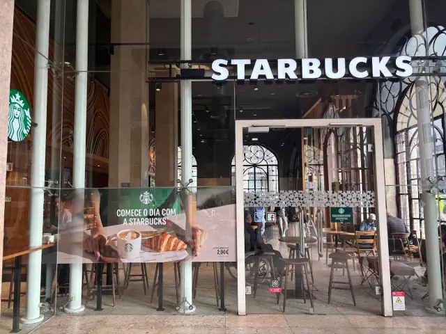 BookNoFees: Starbucks, Lisbon