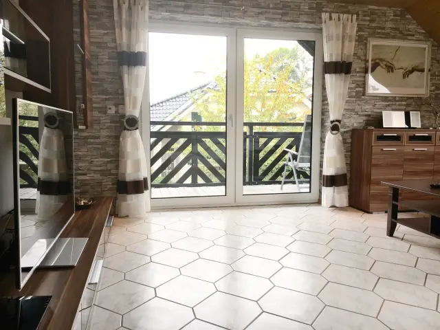 BookNoFees: WaldLoft en Balve con balcón, chimenea y bañera – Balve
