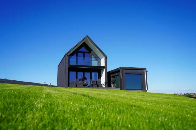 BookNoFees: alquiler vacacional en Rusinowo – Una elegante casa rodeada de naturaleza, con sauna y jacuzzi