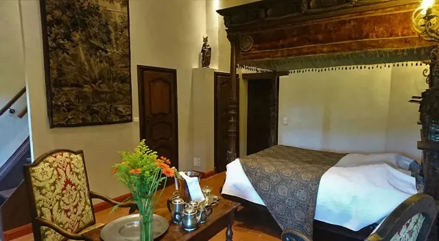 BookNoFees: Castillo de la Servayrie – Suite Margot – Mouret