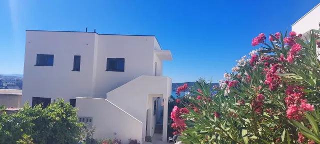BookNoFees: Alojamiento familiar tranquilo con vistas al mar – Kaštel Sućurac, Split