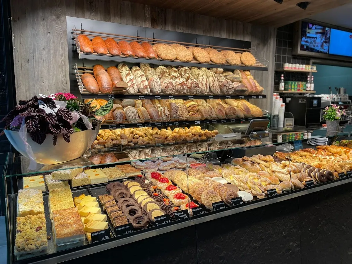 BookNoFees: Restaurante – Bäckerei Birkelbach – Bad Berleburg – Panadería Birkelbach, foto 1
