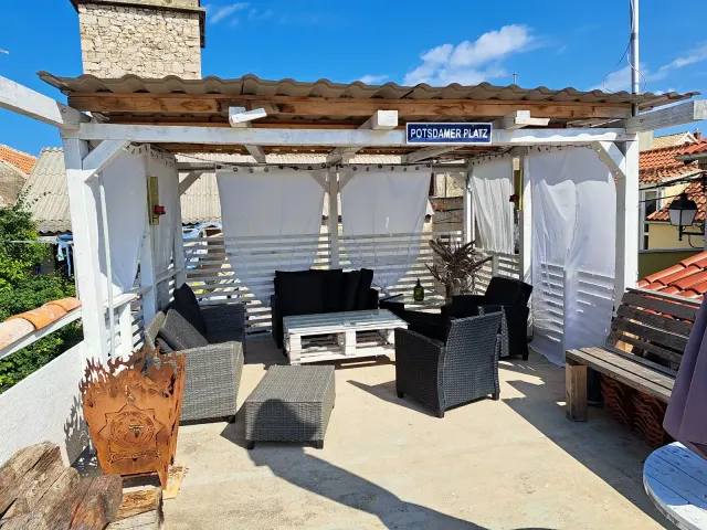 BookNoFees: Apartamento tranquilo con balcón y barbacoa – Krapanj