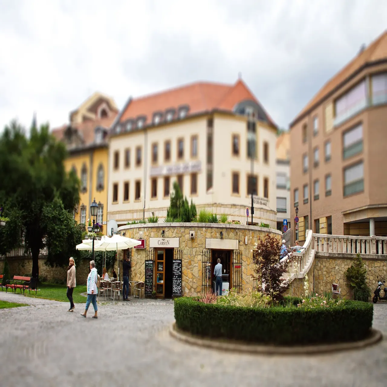 BookNoFees: Cafetería – Corvin Kávézó – Budapest – Cafetería Corvin, foto 1