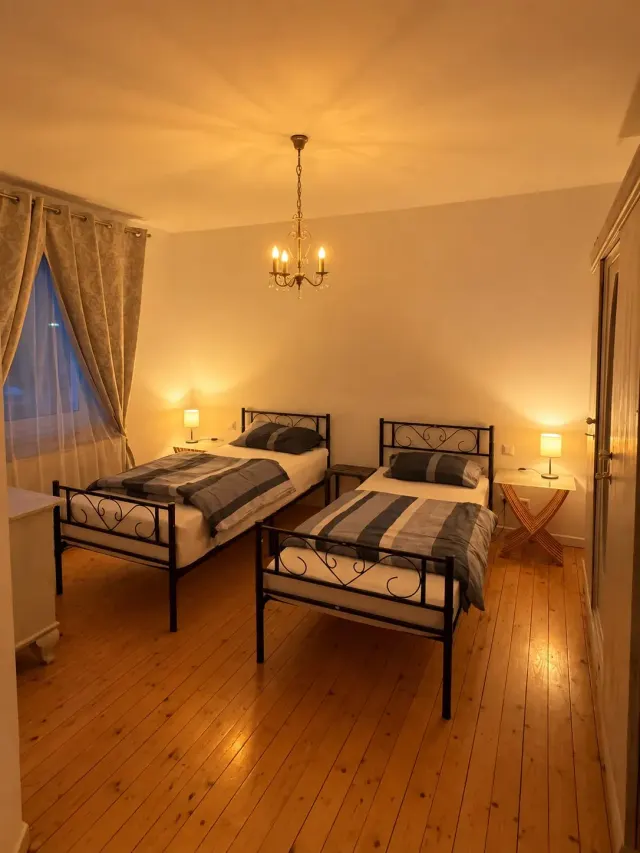 BookNoFees: Habitación tranquila en un piso bien cuidado con plaza de aparcamiento – Sundern