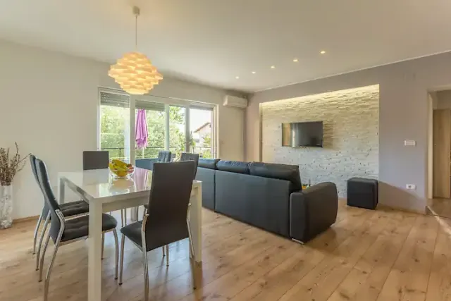 BookNoFees: Apartamento de vacaciones «Nives» en Pula, con capacidad para hasta 6 personas – Pula