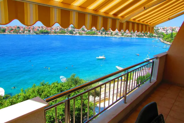 BookNoFees: Apartamento Miran con vistas al mar – Trogir