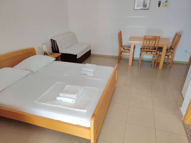 BookNoFees: Estudio tranquilo con balcón y vistas al mar – Omiš