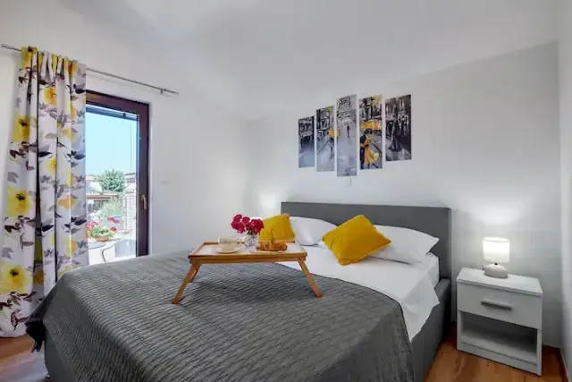 BookNoFees: Bonito piso de 2 habitaciones «Suzi» en Pula, en una ubicación estupenda – Pula
