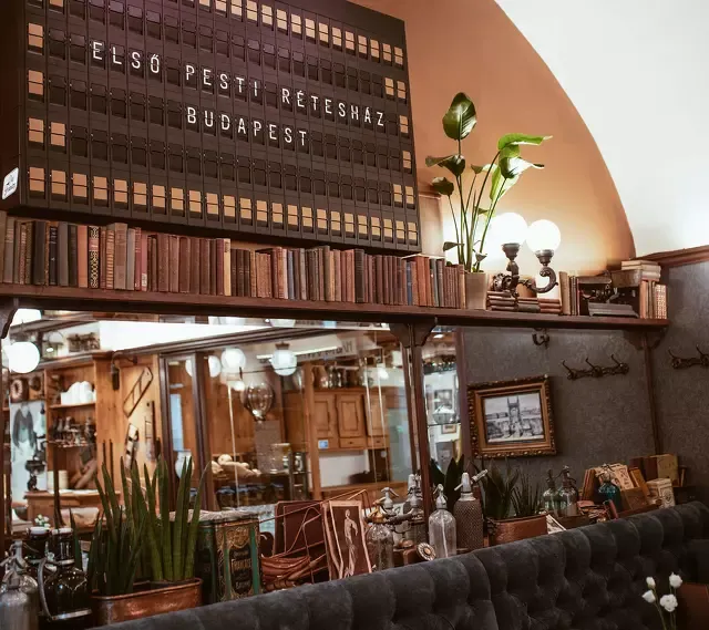 BookNoFees: Restaurante – Első Pesti Rétesház – Budapest – Primera Pastelería de Rétesház de Pest, foto 1