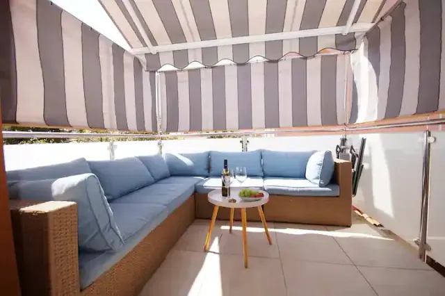 BookNoFees: Piso de dos habitaciones en un edificio antiguo en el centro de Pula – Pula