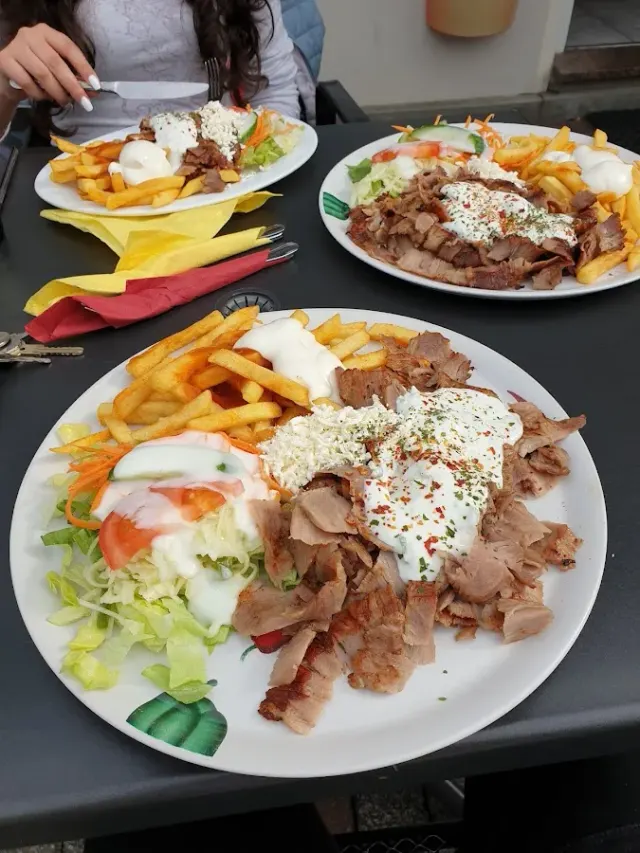 BookNoFees: Bar de tapas – Yan's Grill Imbiss – Geseke – Yan's Grill - Local de comida rápida, foto 2