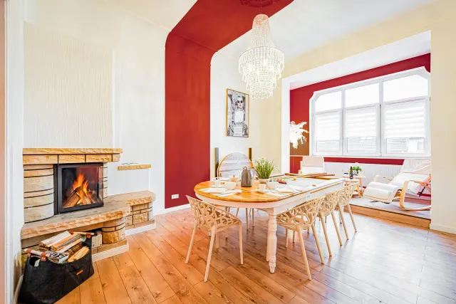 BookNoFees: alquiler vacacional en Magdeburg – Amplio piso de 145 m² en un edificio antiguo, con 4 dormitorios y 1 plaza de aparcamiento privada en Magdeburgo
