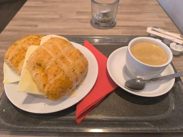 BookNoFees: Panadería – Bäckerei und Café Schulte – Warstein – Panadería y cafetería Schulte, foto 2