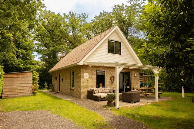 BookNoFees: Casita rural independiente con jardín y zona de juegos – Norg
