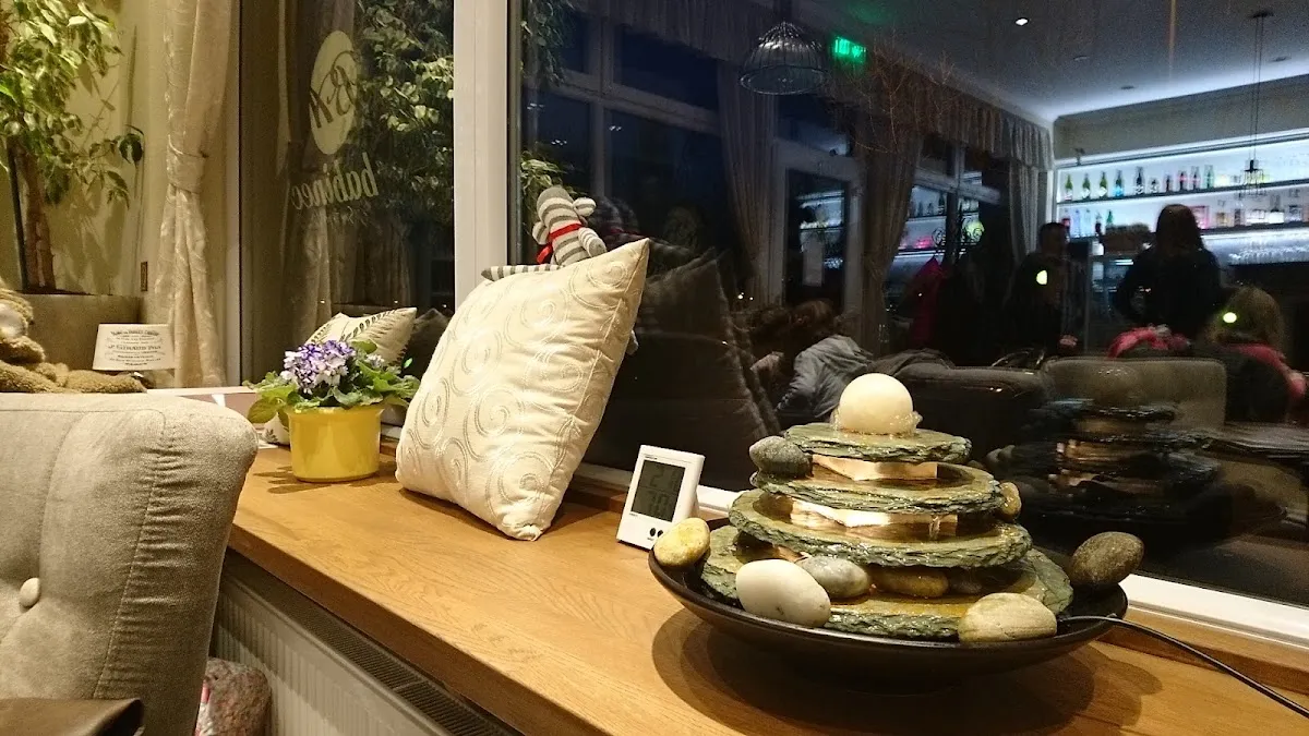 BookNoFees: Cafetería – Babinec – Bratislava – El rincón de las mujeres, foto 1