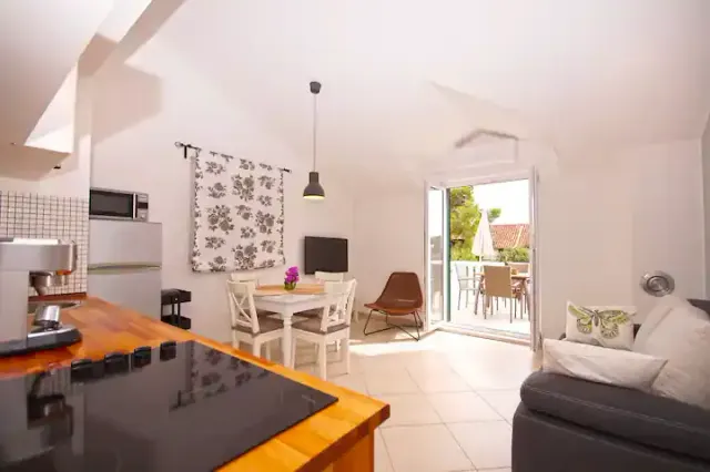 BookNoFees: NUEVO: Apartamento 1 cerca de la playa – Tribunj