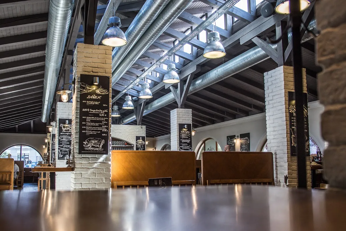 BookNoFees: Restaurante – Meštiansky pivovar - Pivovarská reštaurácia – Bratislava – Cervecería Meštianska - Restaurante de la cervecería, foto 1