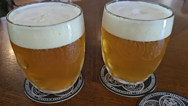 BookNoFees: Restaurante – Meštiansky pivovar - Pivovarská reštaurácia – Bratislava – Cervecería Meštianska - Restaurante de la cervecería, foto 3