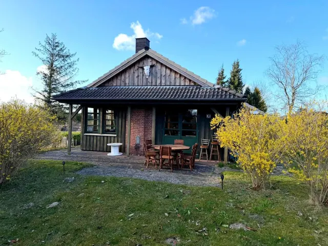 BookNoFees: Una tranquila casita de madera con encanto del Oeste – Brekendorf