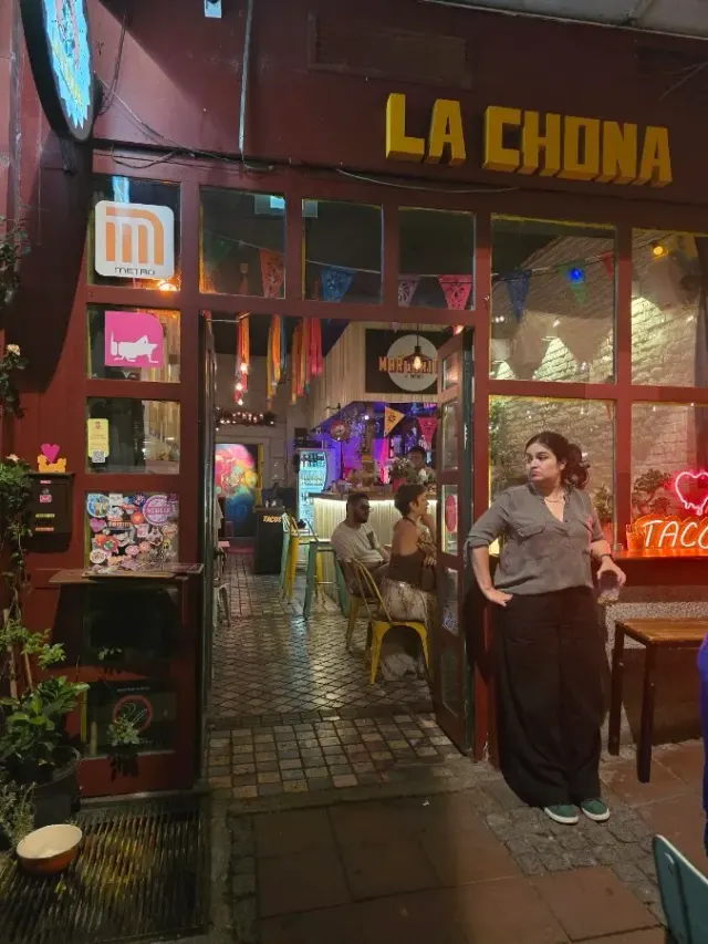BookNoFees: Restaurante – La Chona – Belgrade – El mono, foto 3