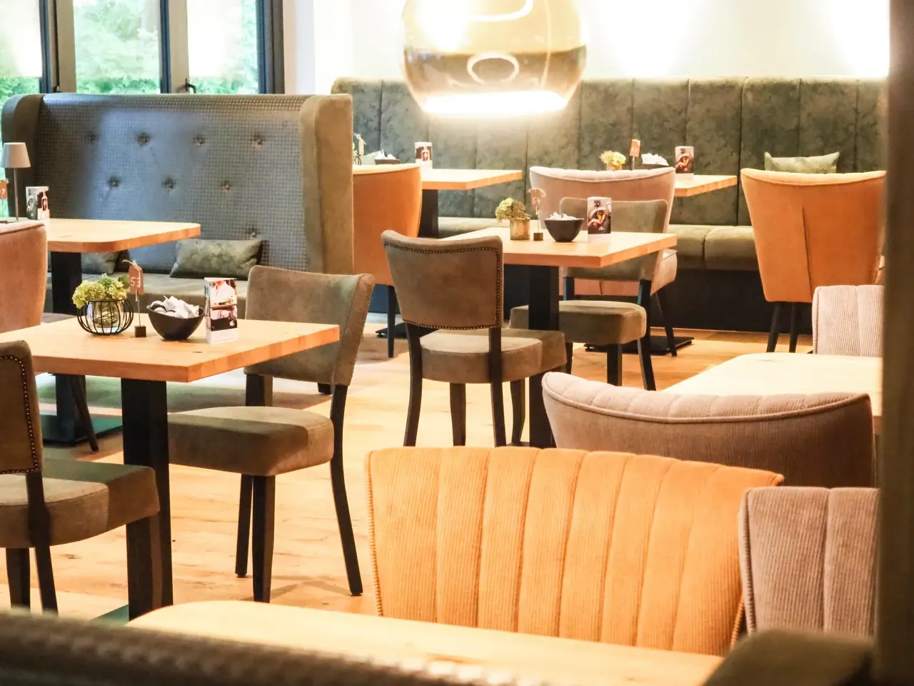 BookNoFees: Restaurante – Torhaus Möhnesee – Möhnesee-Delecke – Casa de la puerta de Möhnesee, foto 1