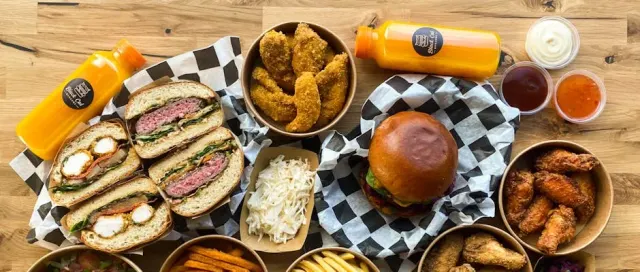 BookNoFees: Bar de tapas – Black Cat Burgers – Warsaw – Black Cat Burgers, foto 2