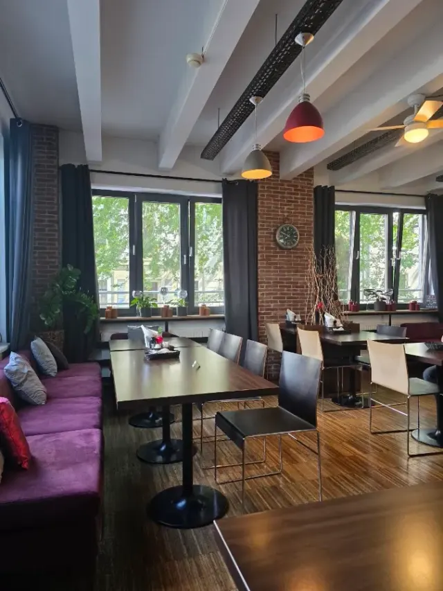 BookNoFees: TOTO La Pergola, Bratislava