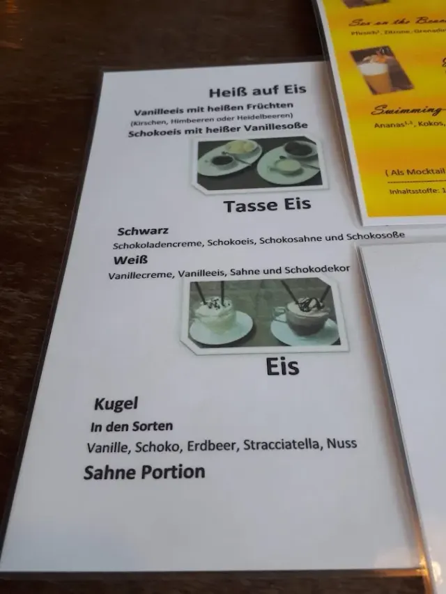 BookNoFees: Cafetería – Helga's Waffelstübchen – Hallenberg – La pastelería de Helga, foto 3