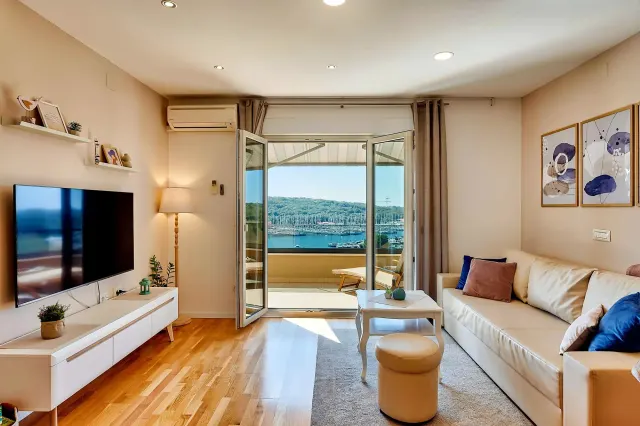 BookNoFees: alquiler vacacional en Pula – Apartamento «Sanja» con vistas al mar y dos dormitorios en Pula