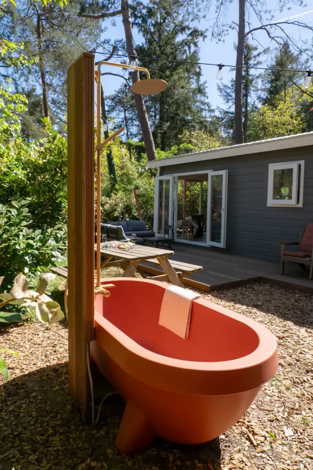 BookNoFees: Casita independiente en el bosque con piscina exterior privada climatizada – Nunspeet