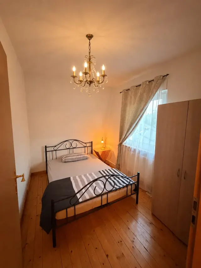 BookNoFees: Habitación tranquila con vistas al jardín y al bosque – Sundern