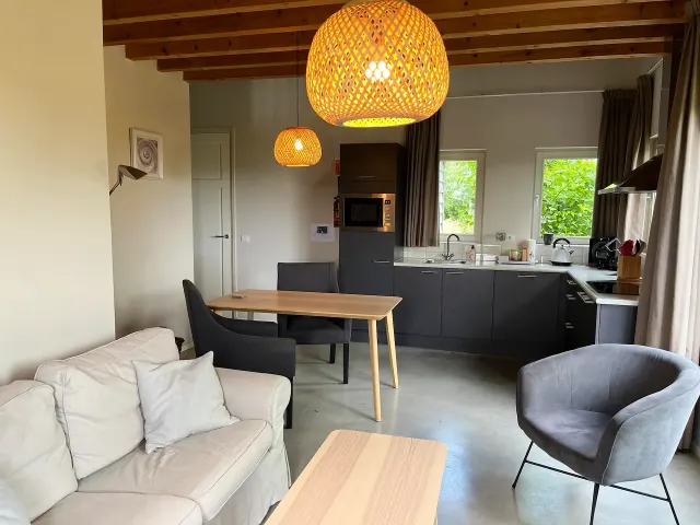 BookNoFees: Una acogedora casita con terraza y jardín – Schoondijke