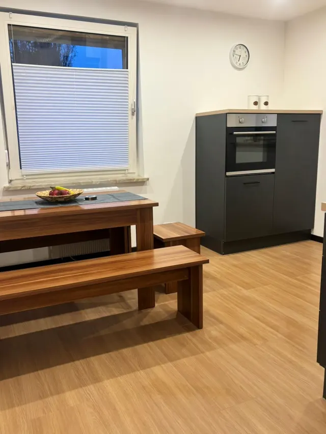 BookNoFees: Moderno piso en planta baja con jardín y barbacoa – Bodenwerder