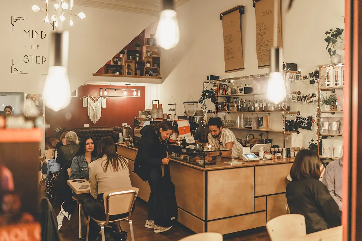 BookNoFees: Cafetería – Mind The Step – Dublin – Cuidado con el escalón, foto 1