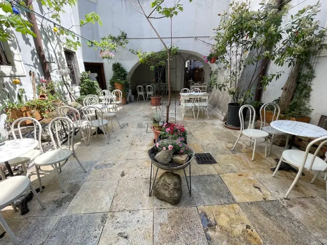 BookNoFees: Cafetería – Café Malewill – Bratislava – Café Malewill, foto 3