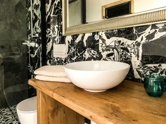 BookNoFees: alquiler vacacional en Borzestowo – Una acogedora casita con sauna y jardín