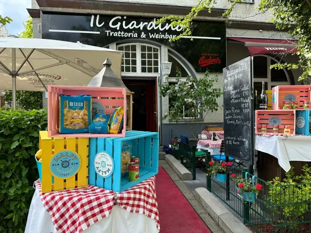 BookNoFees: Restaurante – Il Giardino – Berlin – El jardín, foto 2