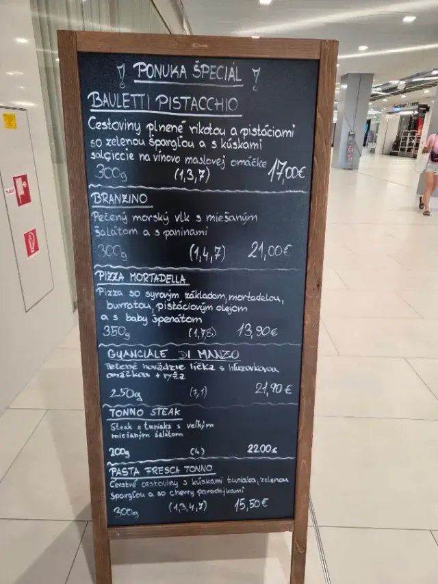 BookNoFees: Cafetería – Certo "OC Tehelko" – Bratislava – Claro, «OC Tehelko», foto 3