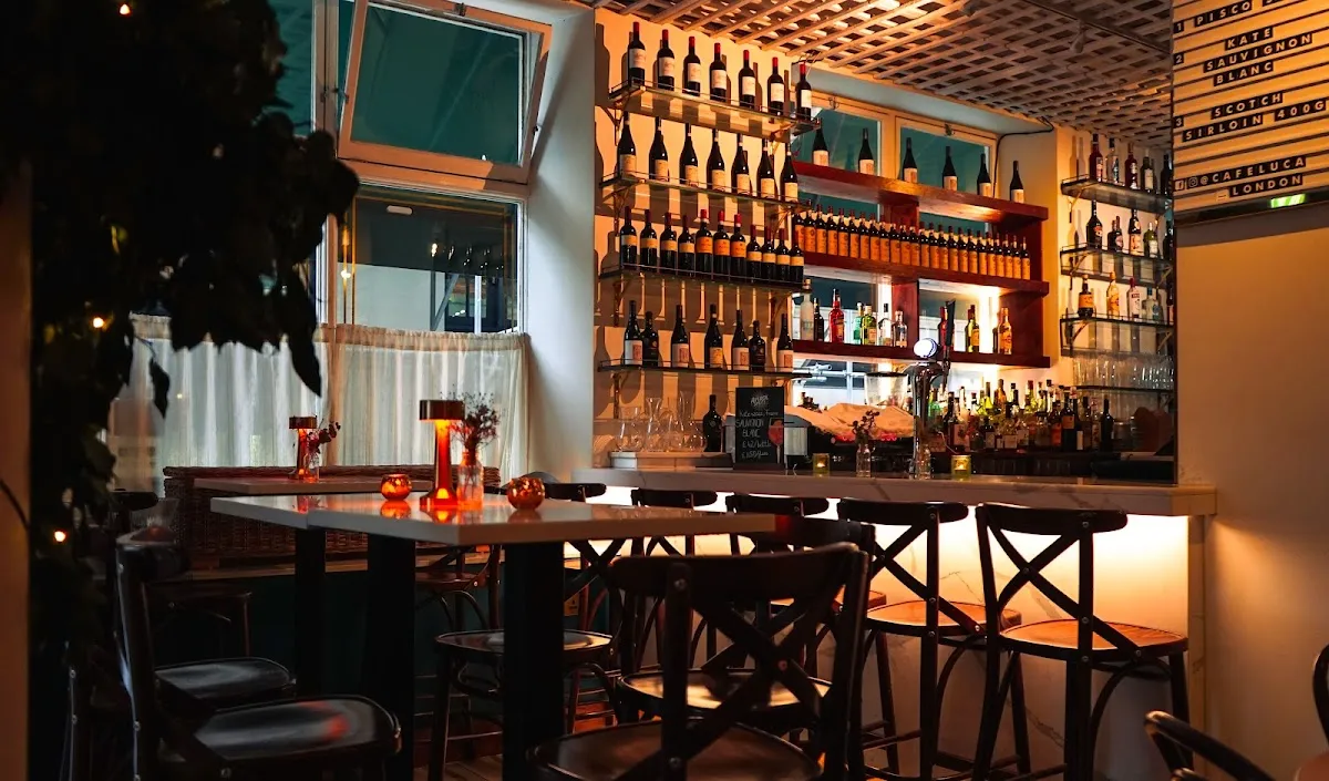 BookNoFees: Restaurante – Café Luca – London – Café Luca, foto 1
