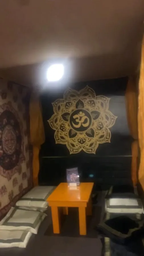 BookNoFees: Cafetería – Čajovňa v podzemí – Bratislava – Una tetería subterránea, foto 3