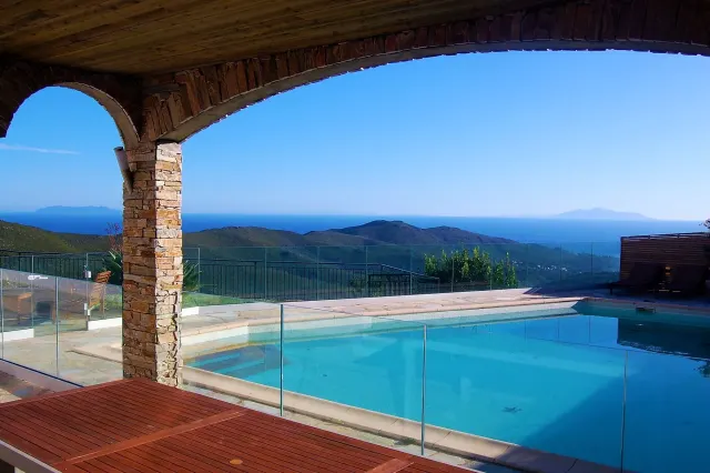 BookNoFees: Villa en Sisco, con piscina privada y vistas al mar – SISCO