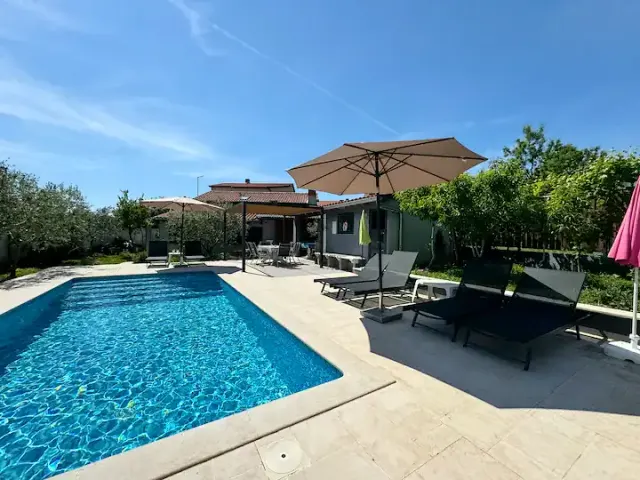 BookNoFees: alquiler vacacional en Pula – Meme 3 - Apartamento de cuatro estrellas con gimnasio y piscina