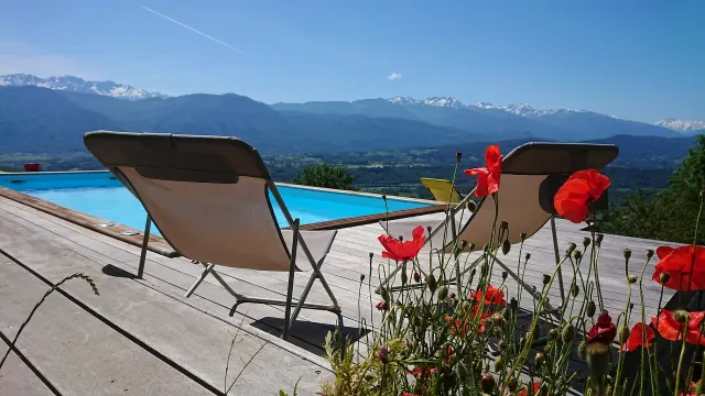 BookNoFees: Alojamiento con encanto para dos personas con piscina en Saboya – St Pierre D'albigny