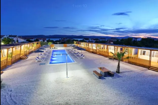 BookNoFees: Tranquila casa de estilo camping con piscina compartida – Turanj