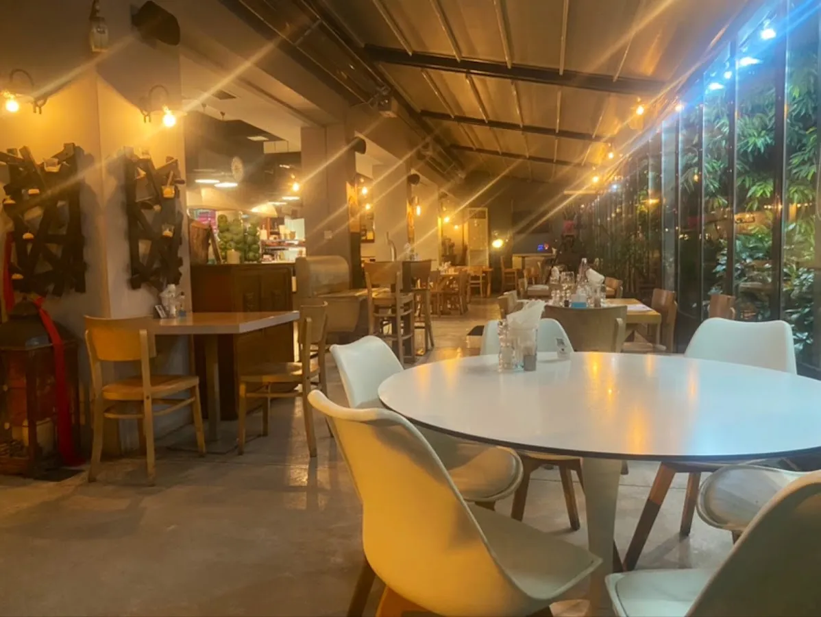 BookNoFees: Restaurante – BROTH3RS – Athens – Hermanos, foto 1