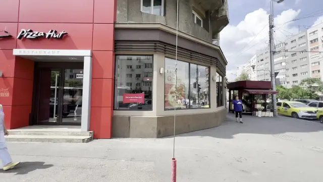 BookNoFees: Pizza Hut, Bucharest